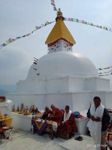सोलुखुम्बुको लिखुपिकेमा स्थानीयको पहलमा बौद्ध स्तुपाको पुनर्निर्माण