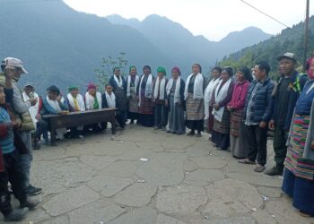 तीन दिनको बैठकपछि आमा समुहको दवाबमा सामुदायिक वनले नयाँ कार्यसमिति पाए,१ लाख ८० हजारको पुर्जी नकाट्नुको भेद खुल्यो (भिडियो सहित )