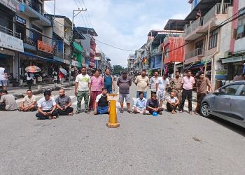 देशीलाइन एकतर्फी सडक विवाद चर्कियो : व्यवसायीको आन्दोलन जारी, स्थानीय सरकार र उद्योग वाणिज्य संघप्रति असन्तुष्टि(भिडियो सहित )