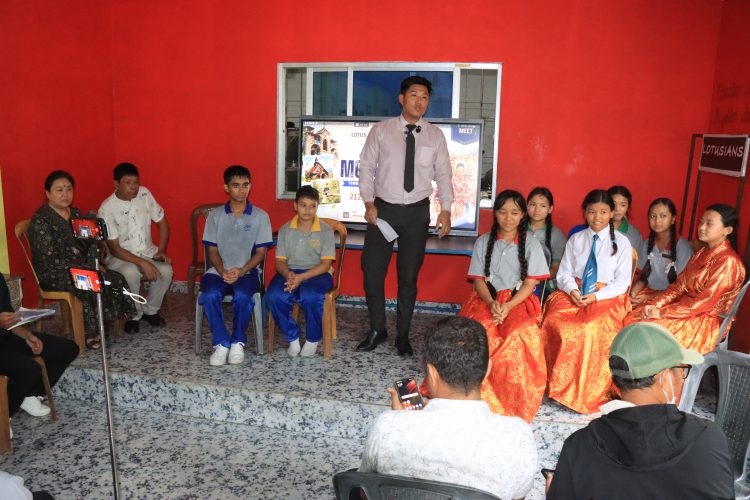 २१२औँ भानु जयन्तीमा नेपाली लोकनृत्य प्रदर्शन गर्न नागाल्याण्ड जाँदै लोटस स्कुल धरान (पत्रकार सम्मेलन भिडियो )