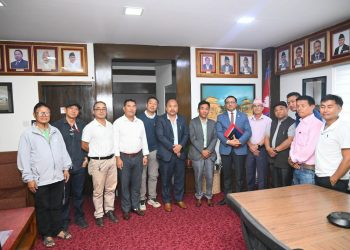 संखुवासभा लर्निङ ग्राउण्डद्वारा बाढीपीडितलाई ६ लाख ५० हजार राहत हस्तान्तरण