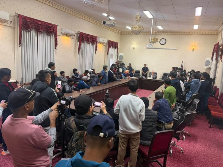 स्थानीय निर्वाचन गैरदलीय बनाउन र विदेशमा रहेका नेपालीलाई मतदान अधिकार दिन उज्यालो नेपाल पार्टीको माग
